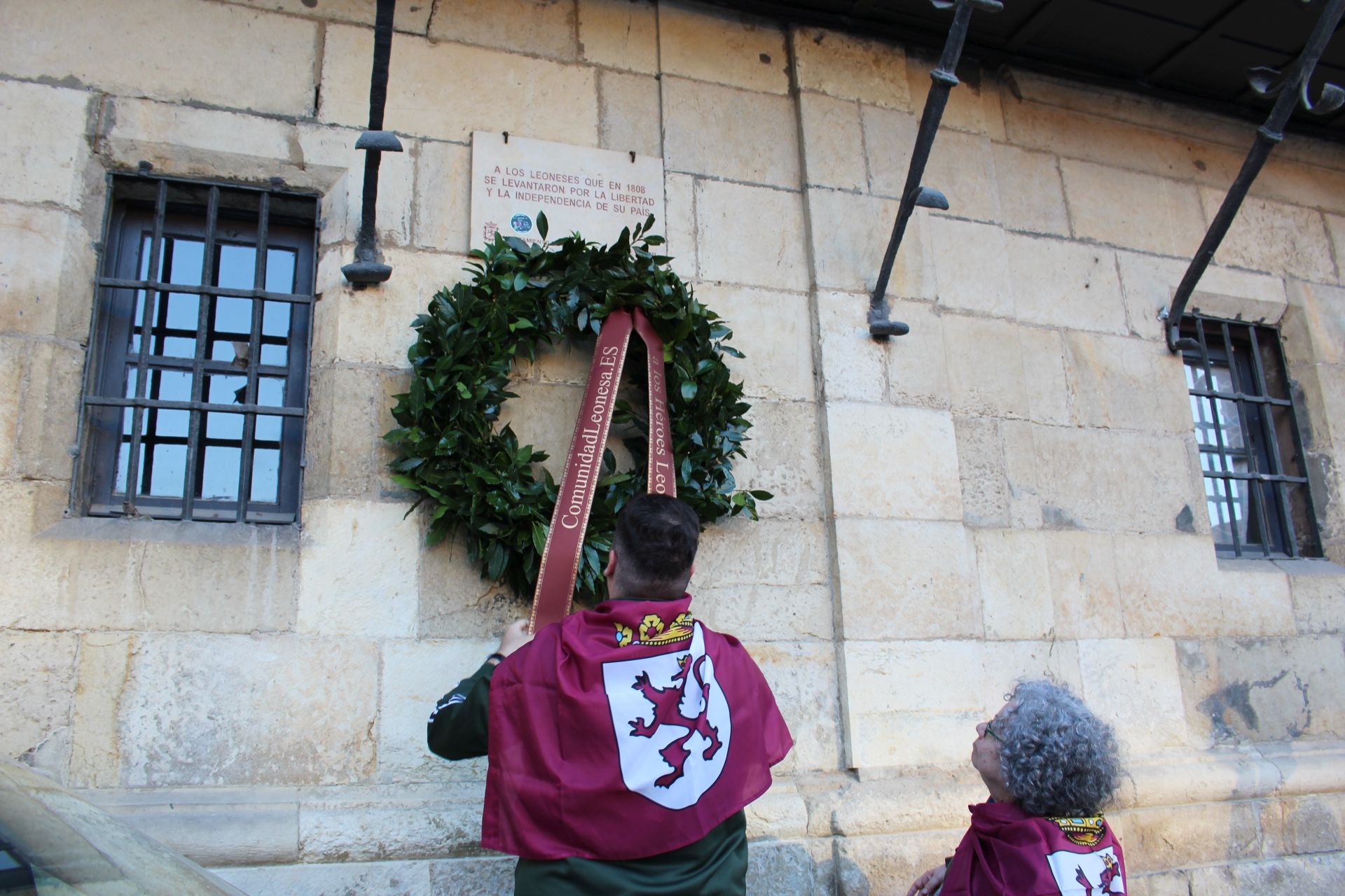 Homenaje a los Héroes Leoneses