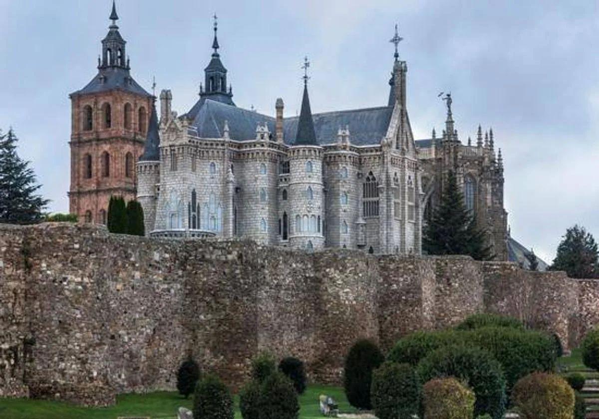 Detenido un hombre en Astorga por agredir a cabezazos a los agentes tras robar una cartera