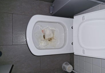 Sin agua, sin luz y obligados a quedarse en su trabajo: «Había un olor que ni en el Húmedo»