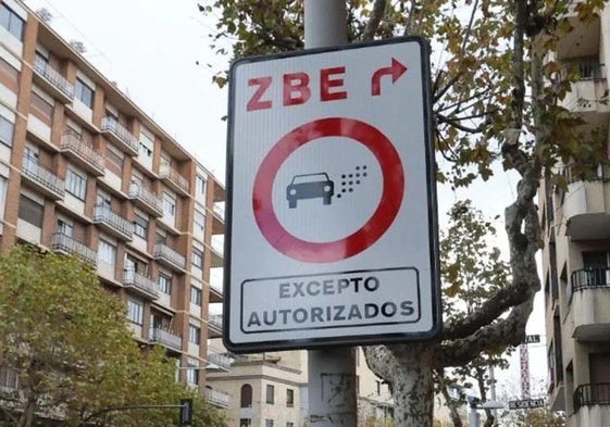 Cartel de ZBE en Salamanca.