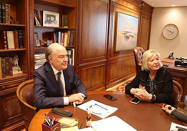 Presidente y secretaria del Colegio en un momento de la entrevista.