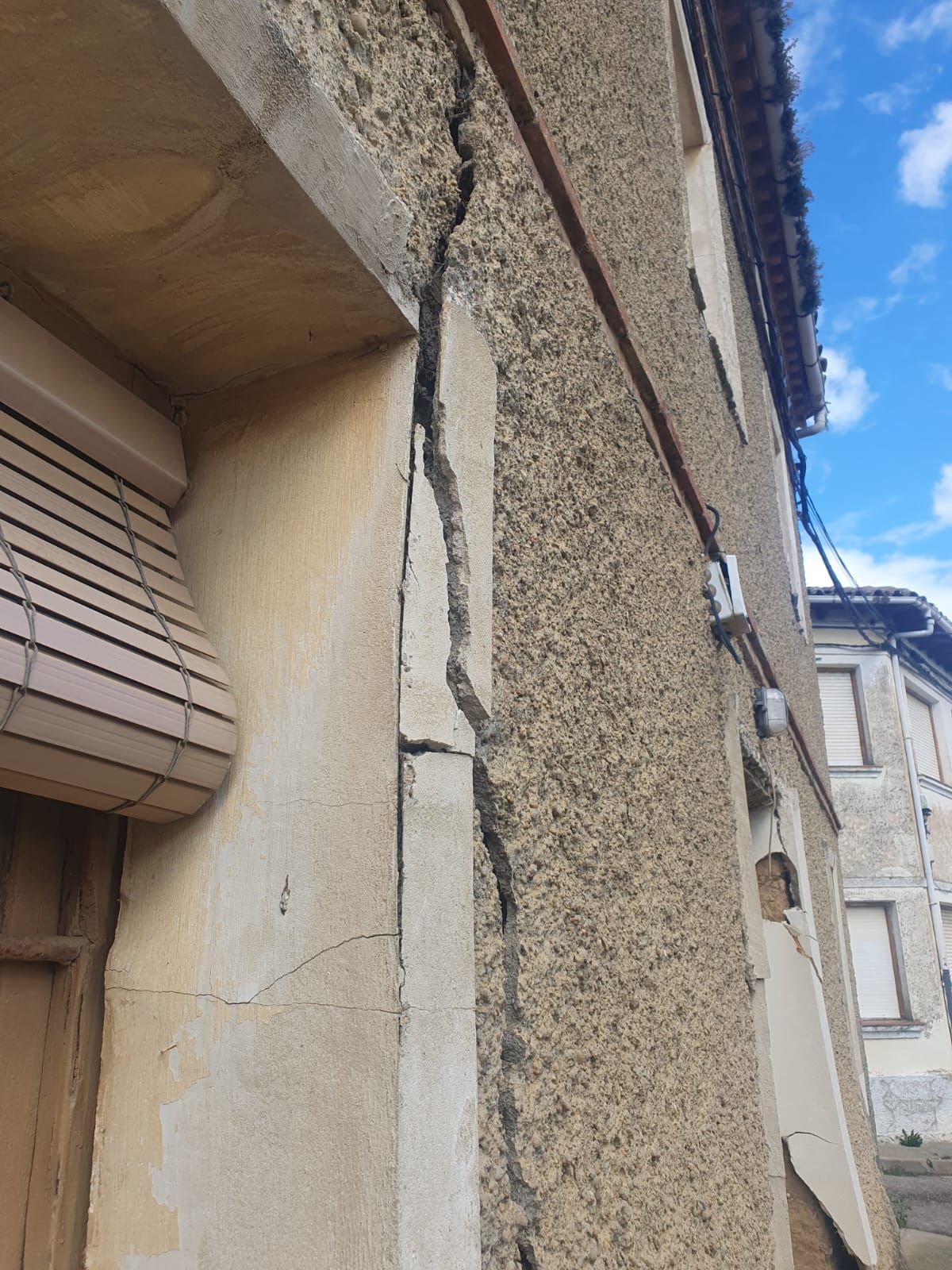 Se derrumba una vivienda en ruinas en León