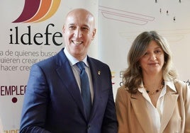 El alcalde de León y la rectora presentan el grado.