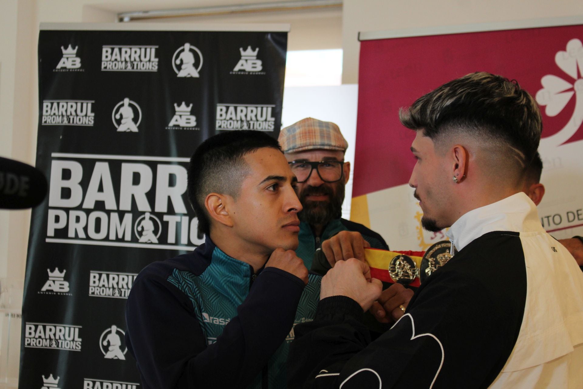 Barrul calienta el combate con Zabala por todo León