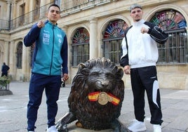 El león de San Marcelo porta el cinturón por el que pelearán Raúl Zabala y Antonio Barrul.