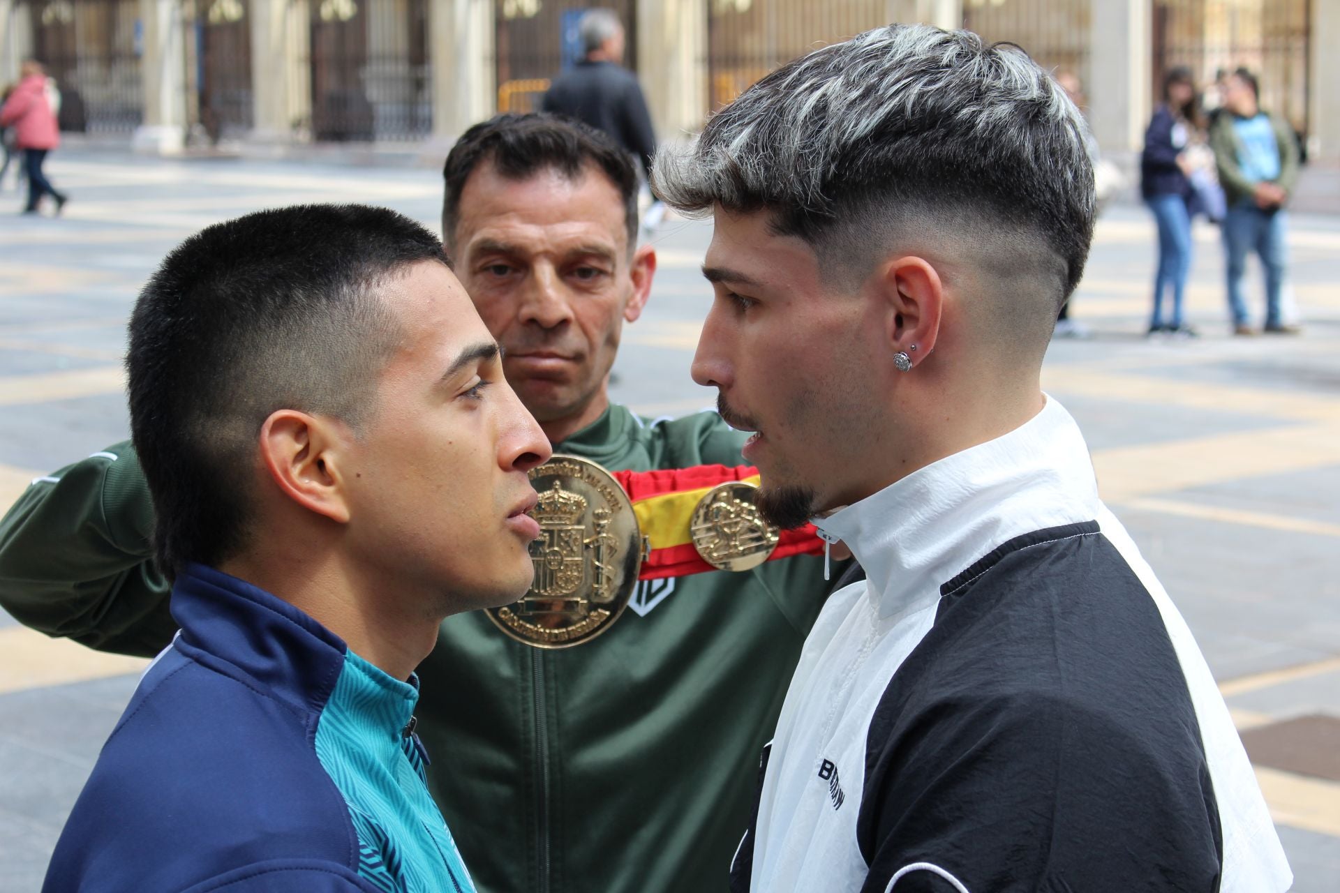 Barrul calienta el combate con Zabala por todo León