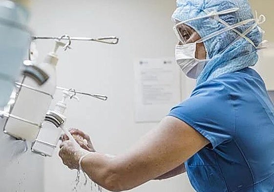 Más de un millón de euros para suministrar 200.000 artículos de lencería y vestuario para el Hospital de León