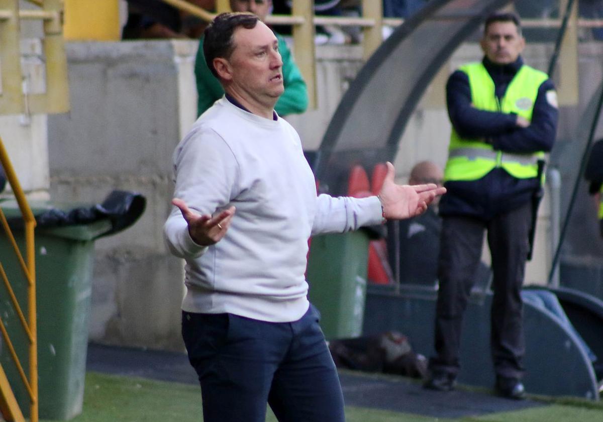 Raúl Llona, entrenador de la Cultural.