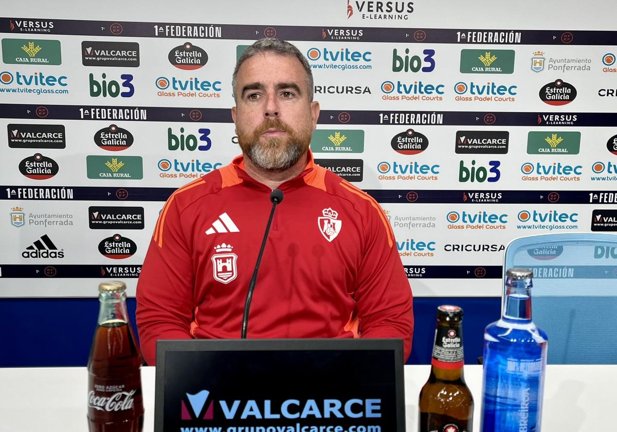 Javi Rey: «Tenemos que estar centrados en el partido, no en la atmósfera»