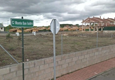 Sareb saca a subasta cuatro chalets en Carbajal por una deuda de 1,2 millones