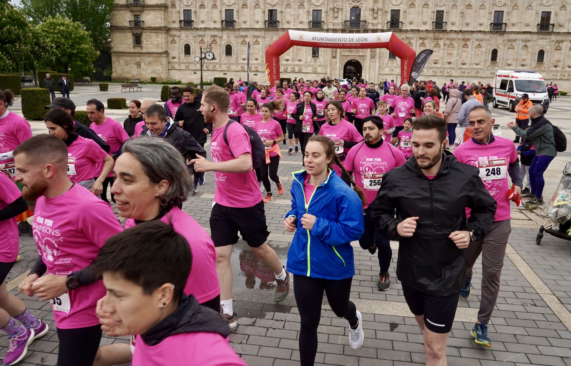 Las imágenes de la carrera del Día Mundial del Parkinson en León