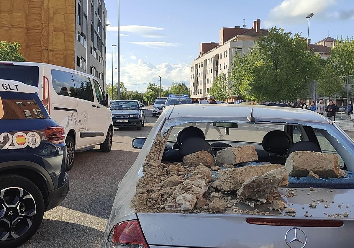 Las imágenes del derrumbe de una casa y un corral en Palencia