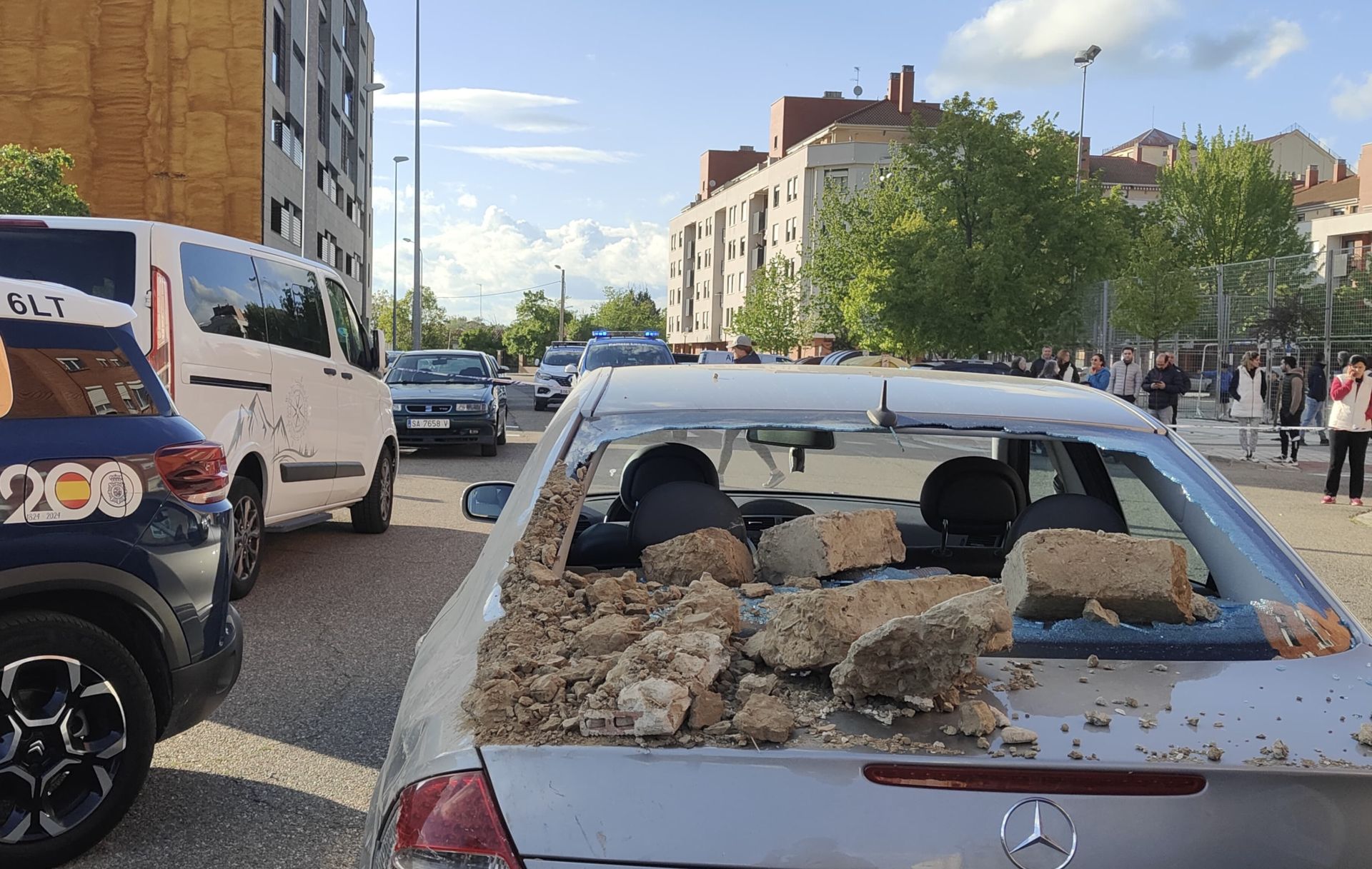 Las imágenes del derrumbe de una casa y un corral en Palencia