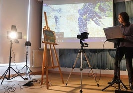 Presentación de la cámara y las posibilidades para estudiar obras pictóricas.