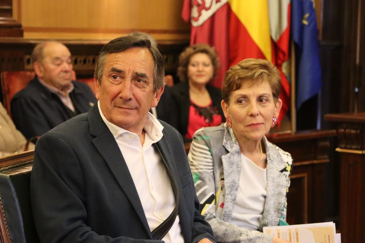 Homenaje a las parejas leonesas que han cumplido 50 y 60 años de casados