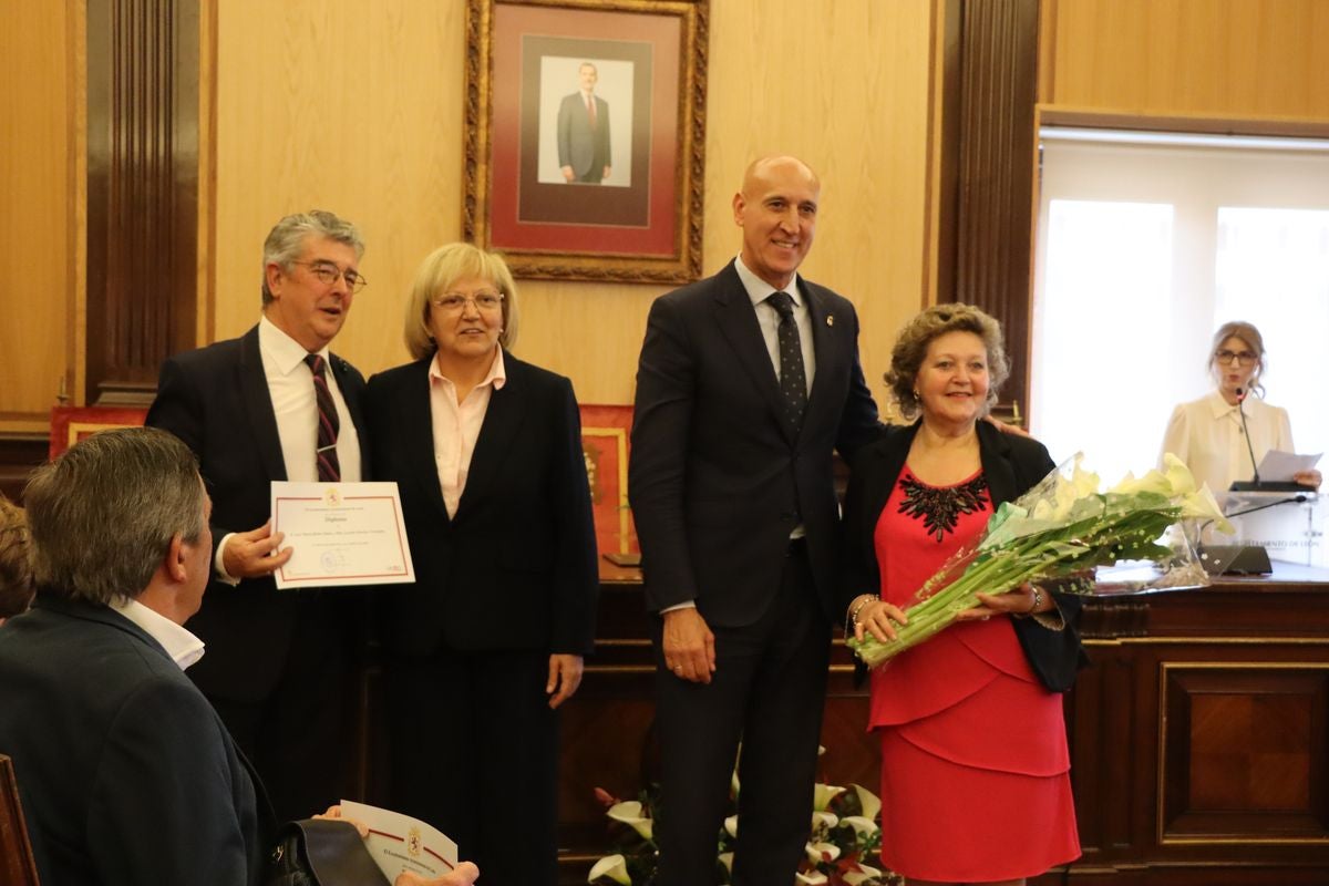 Homenaje a las parejas leonesas que han cumplido 50 y 60 años de casados