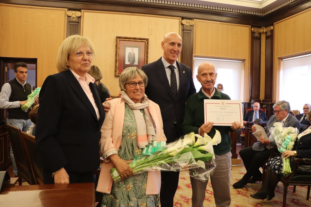 Homenaje a las parejas leonesas que han cumplido 50 y 60 años de casados
