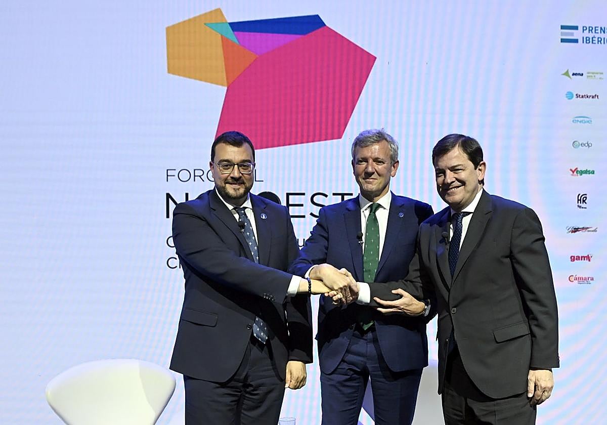 Barbón, Rueda y Mañueco en el foro.