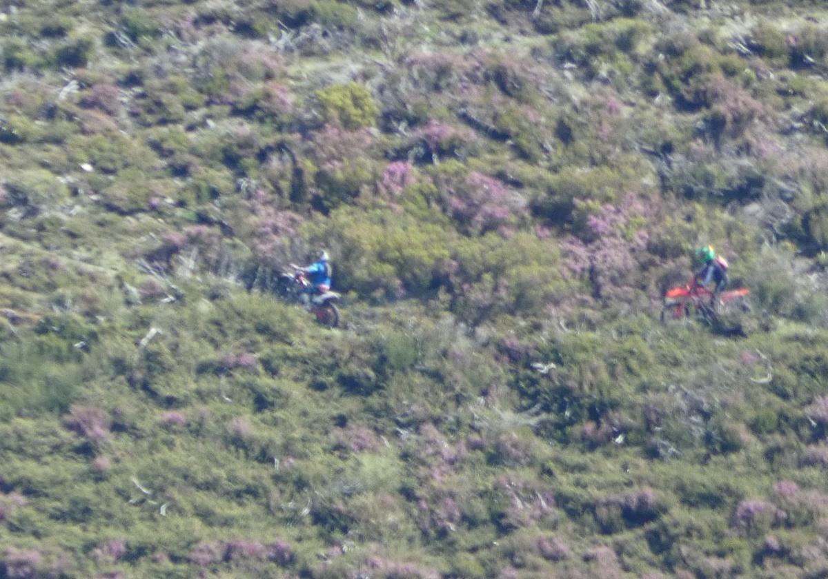 Interceptan a varias motos circulando fuera de pistas de monte en La Robla
