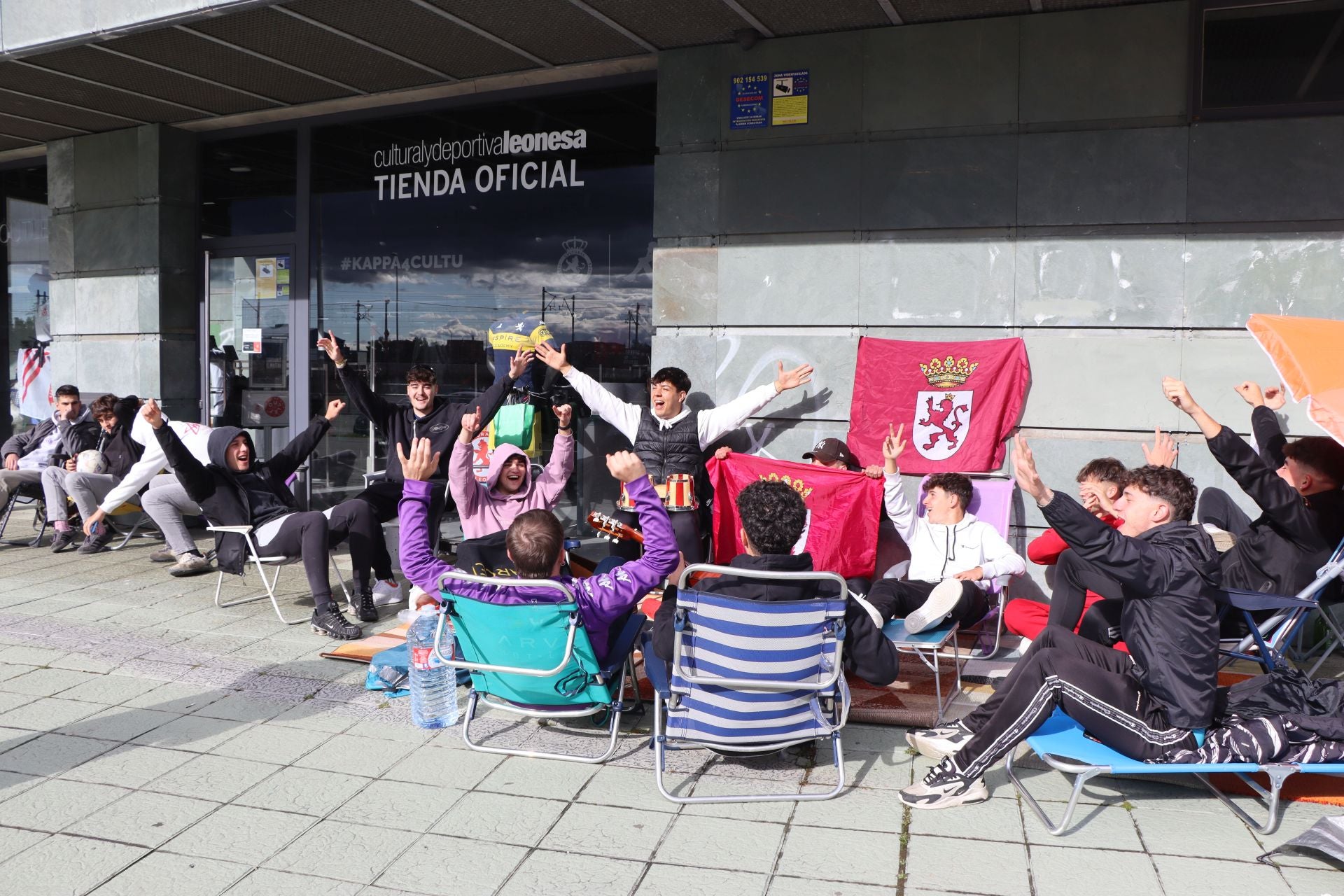 16 horas de espera por unas entradas para el Ponferradina-Cultural