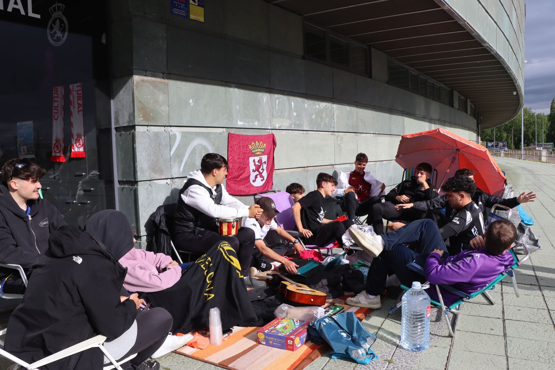 16 horas de espera por unas entradas para el Ponferradina-Cultural