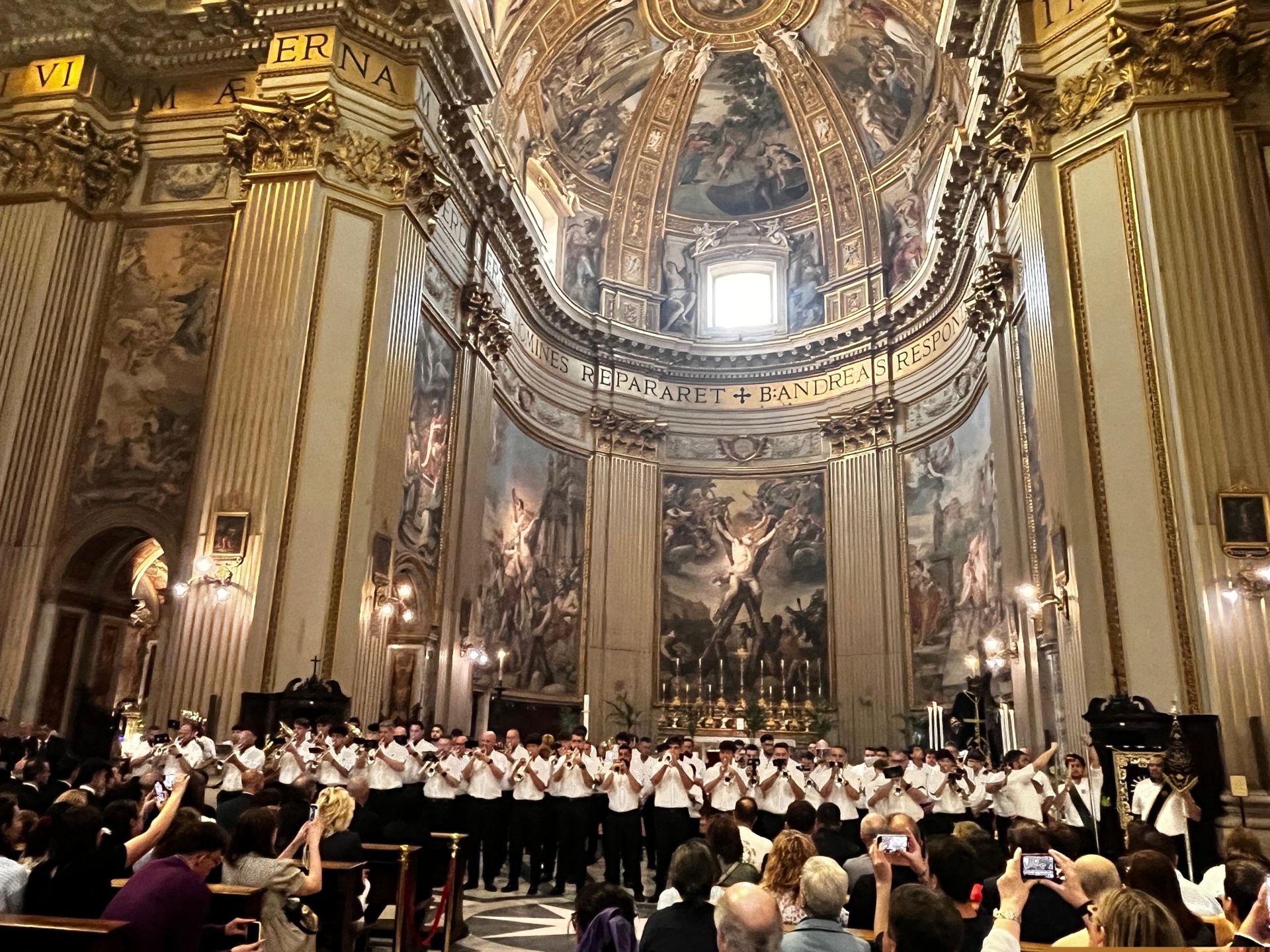 Las imágenes del besapié al Nazareno en Roma