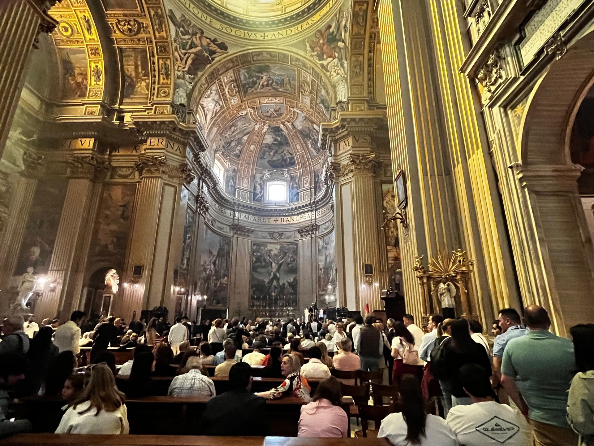 Las imágenes del besapié al Nazareno en Roma