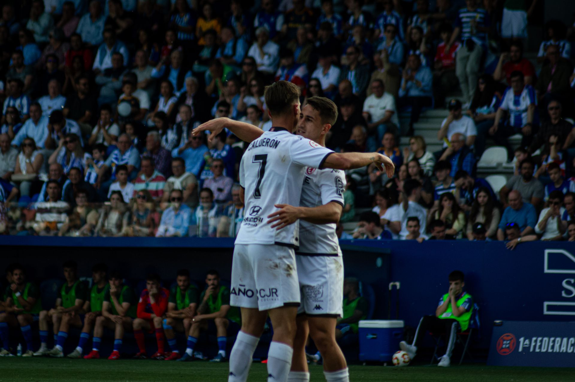 Las mejores imágenes del derbi entre Ponferradina y Cultural