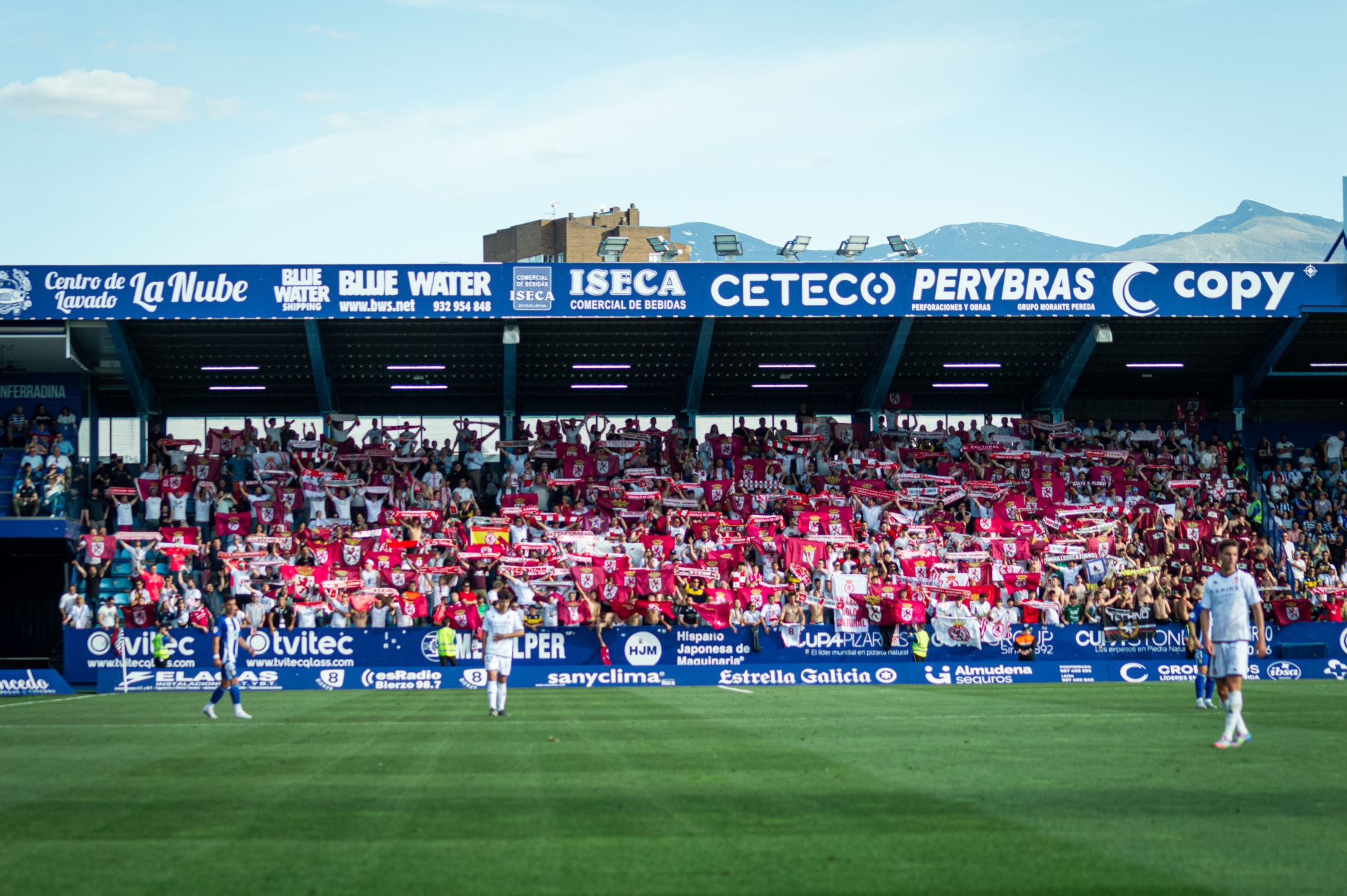 Las mejores imágenes del derbi entre Ponferradina y Cultural