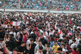 Imagen del León Arena en el derbi