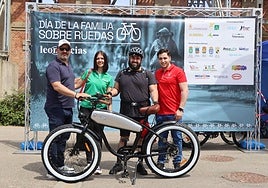 Imagenes de los ganadores de los sorteos del Día de la Familia sobre Ruedas