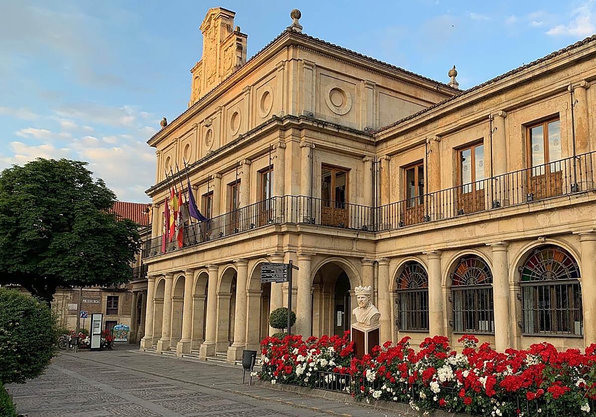 Edificio del ayuntamiento de León en la plaza de San Marcelo.