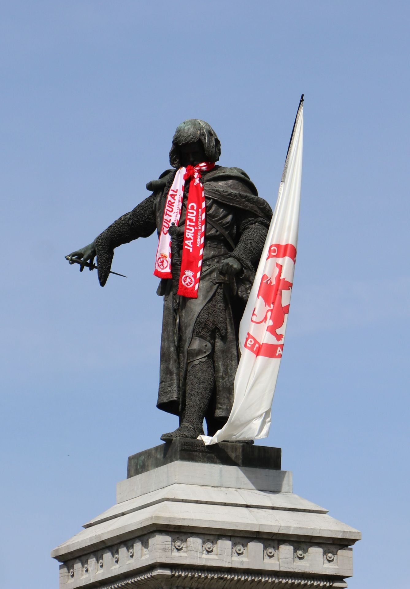 Guzmán se viste de la Cultural