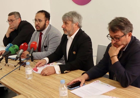 El vicepresidente del CEL, Jesús Riol, y la gerente de Cylcae, Ruth Ruiz, impulsan un convenio entre ambas instituciones.
