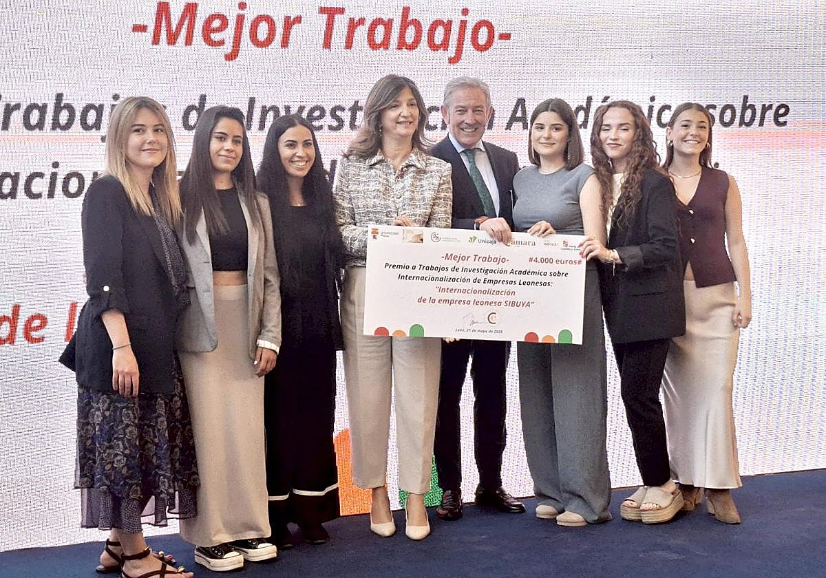Premiadas por el mejor trabajo de investigación sobre internacionalización de empresas leonesas.