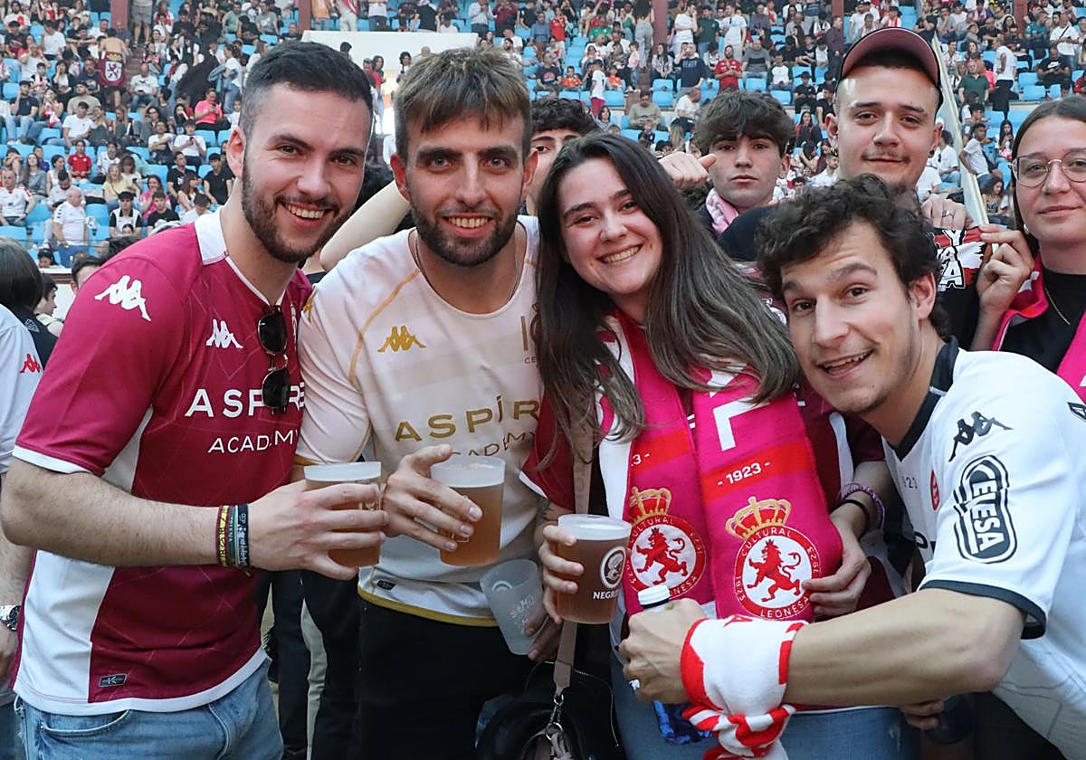 Aficionados de la Cultural en la fanzone de la Plaza de Toros el pasado sábado.