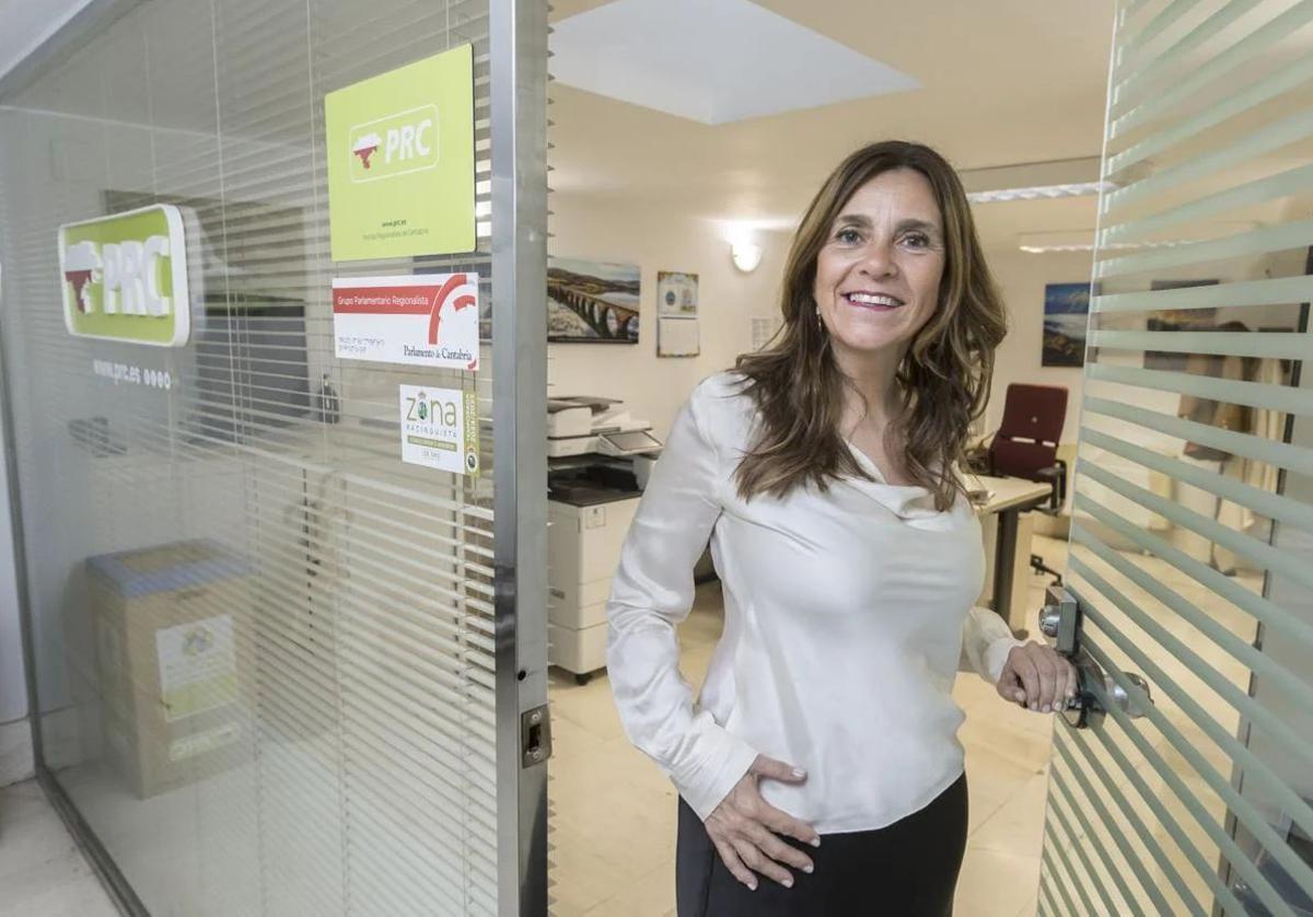 Paula Fernández, en los despachos del PRC en el Parlamento de Cantabria.