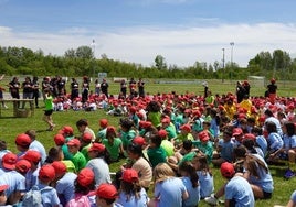 Centenares de niñas y niños disfrutan de las II OrbiOlimpiadas en Carrizo de la Ribera.