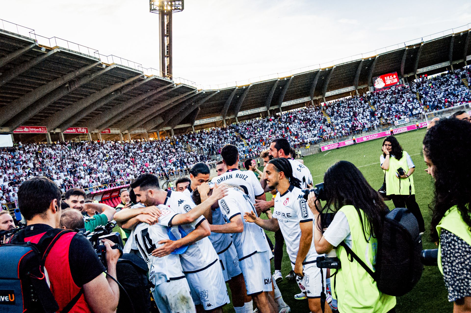 Así vivió el Reino de León el ascenso, en imágenes