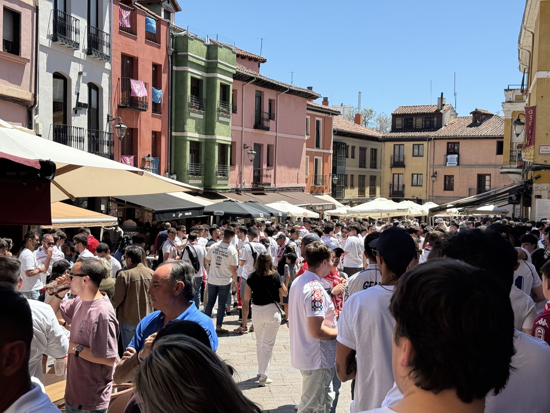 Los colores de la Cultural inundan León