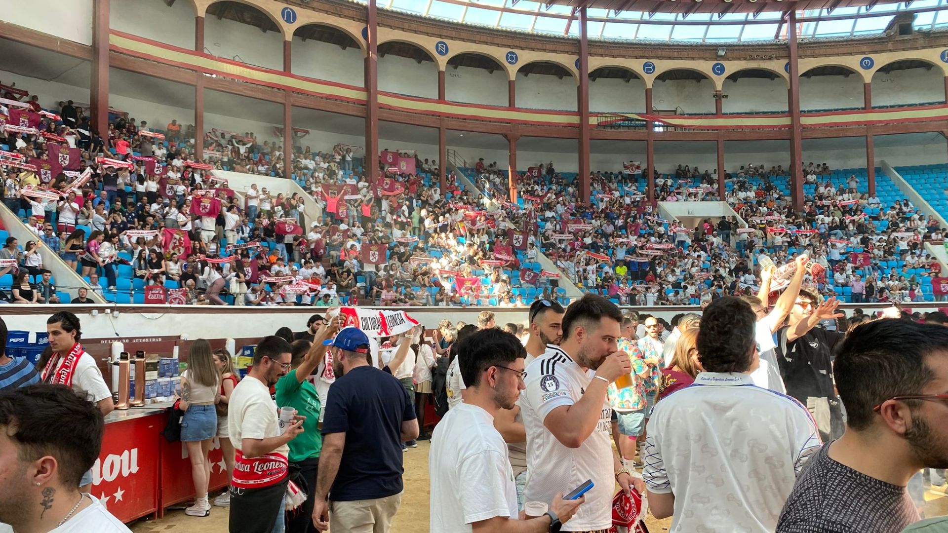 La plaza de Toros de León vibra con la Cultural