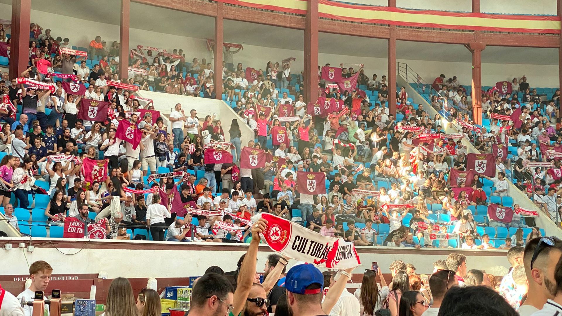 La plaza de Toros de León vibra con la Cultural