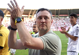 Raúl Llona, celebrando el ascenso de la Cultural
