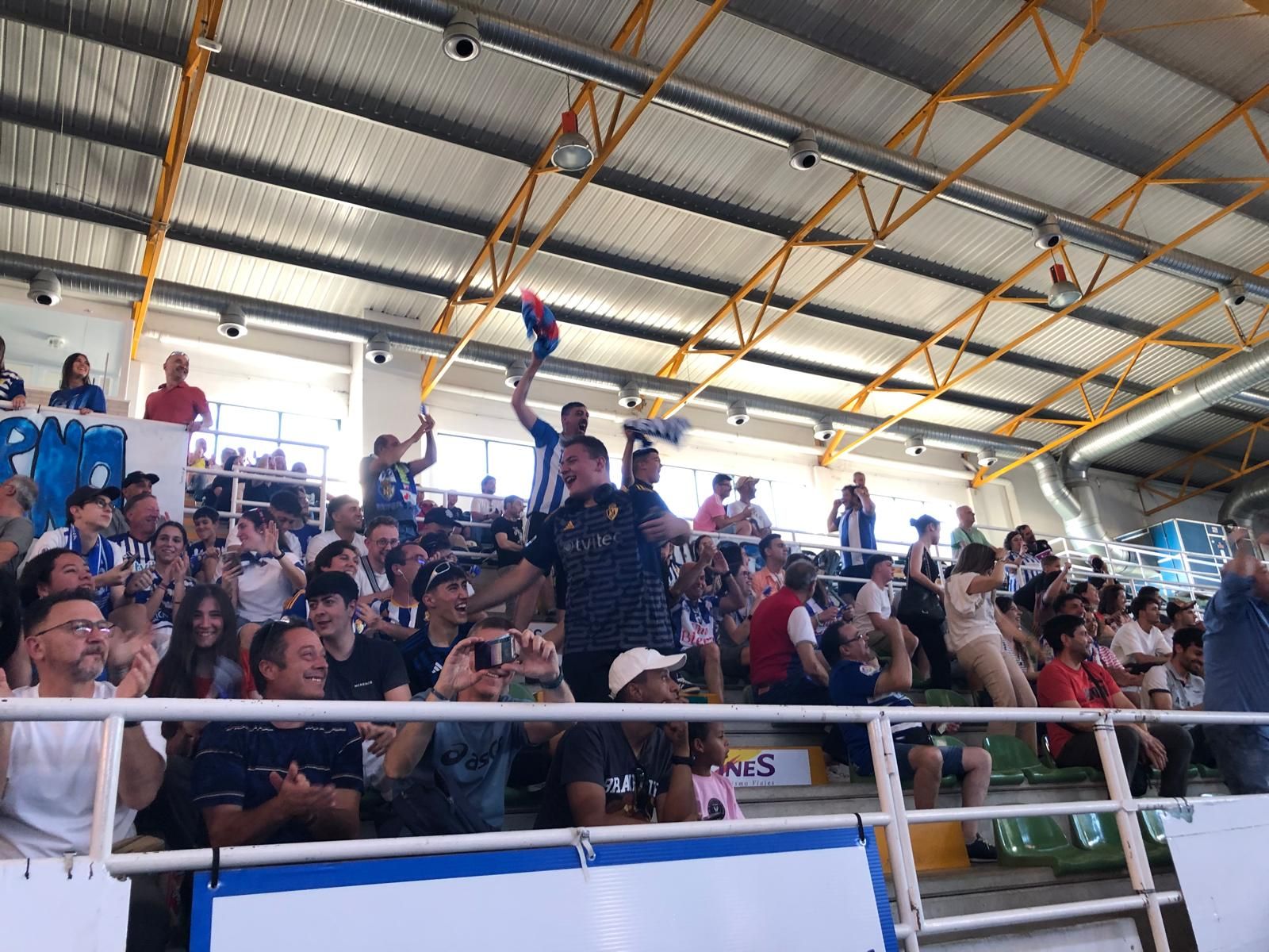 La afición de la Ponferradina sufre a pesar de la victoria