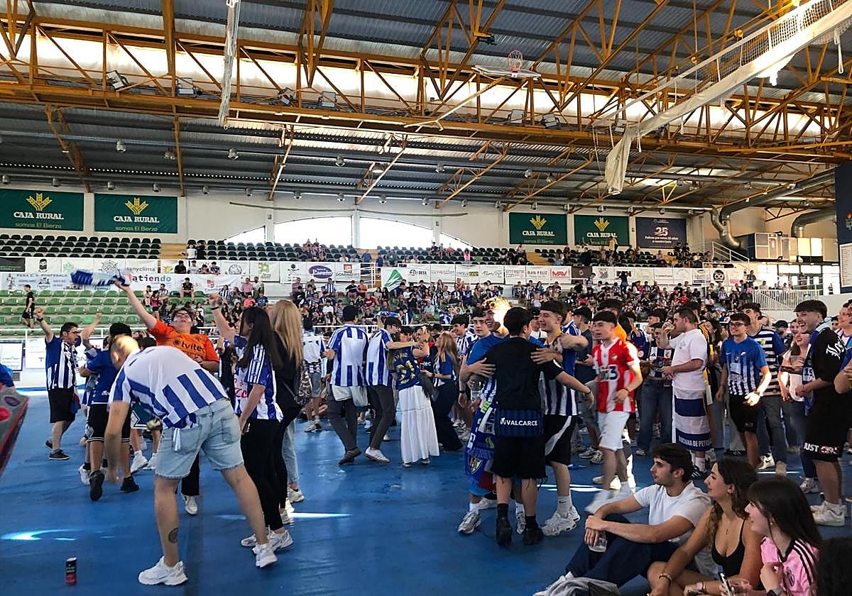 La afición de la Ponferradina sufre a pesar de la victoria