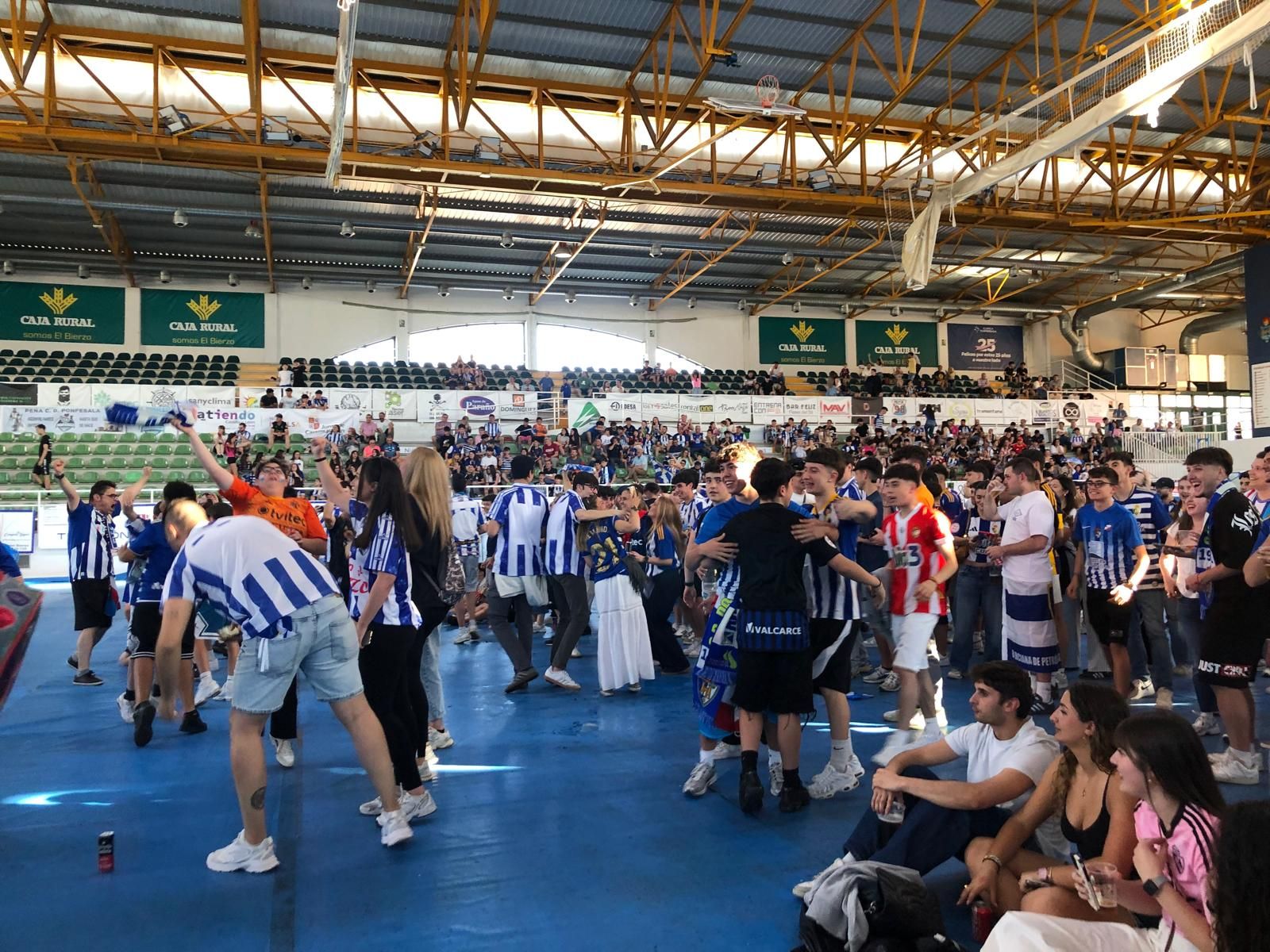 La afición de la Ponferradina sufre a pesar de la victoria