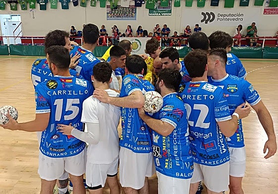 Los jugadores del Balonmano Sariegos durante la fase de ascenso.