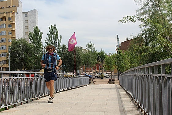Abel de Frutos entrando por Puente Castro a León.