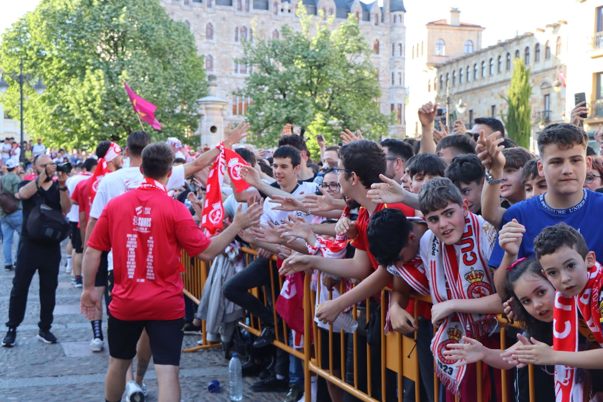 La rúa y recepción en San Marcelo de la Cultural, en imágenes