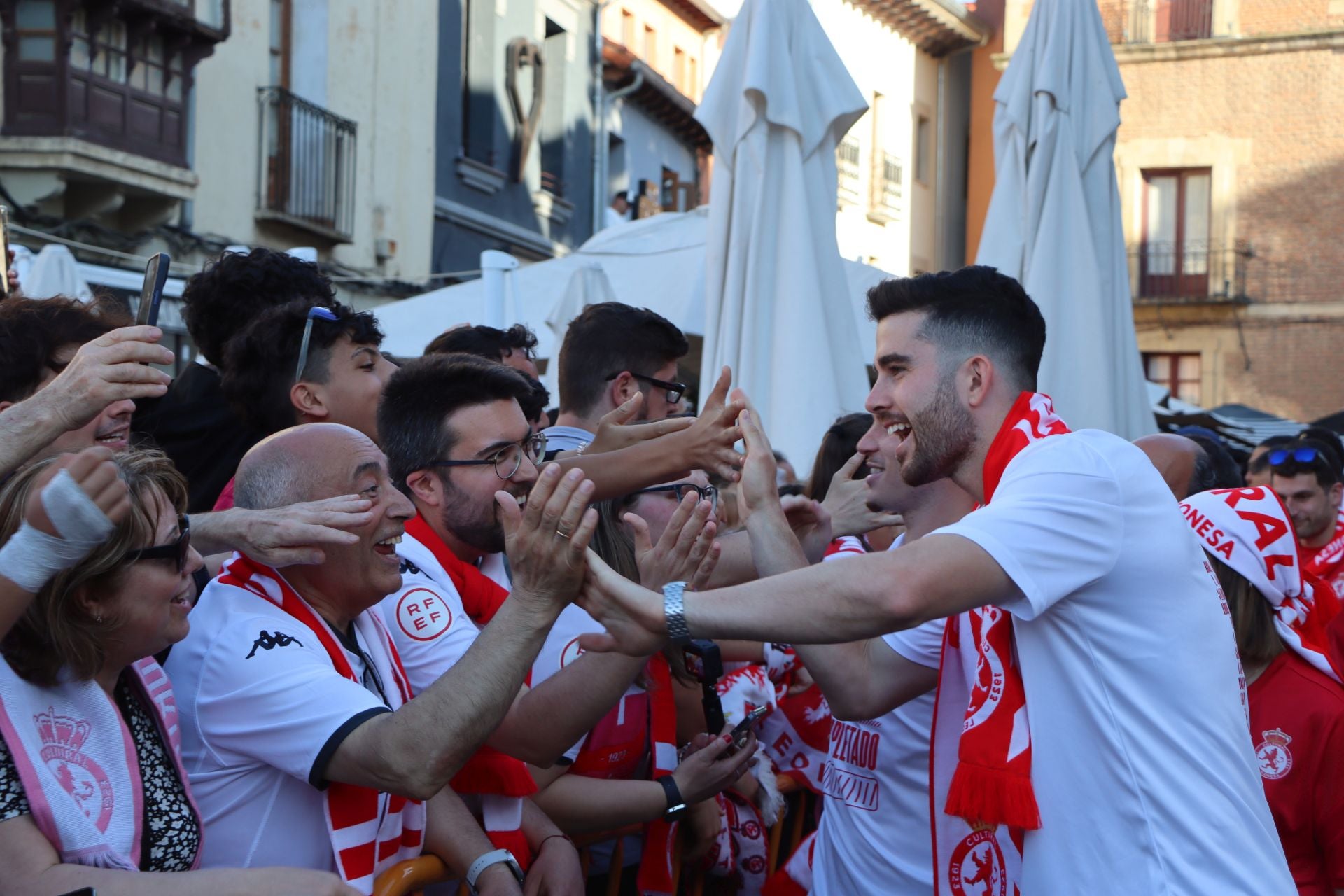 La rúa y recepción en San Marcelo de la Cultural, en imágenes